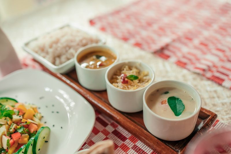 Hormone-balancing foods for PCOD served as a Kerala-style thali with sambar, rice, coconut stew, and fresh salad