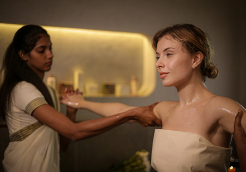 Ayurveda for perimenopause with a woman receiving a physician-guided Ayurvedic oil therapy from a female practitioner.Ayurveda for Ayurveda for perimenopause with a woman receiving a physician-guided Ayurvedic oil therapy from a female practitioner.