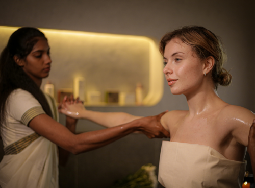 Ayurveda for perimenopause with a woman receiving a physician-guided Ayurvedic oil therapy from a female practitioner.Ayurveda for Ayurveda for perimenopause with a woman receiving a physician-guided Ayurvedic oil therapy from a female practitioner.